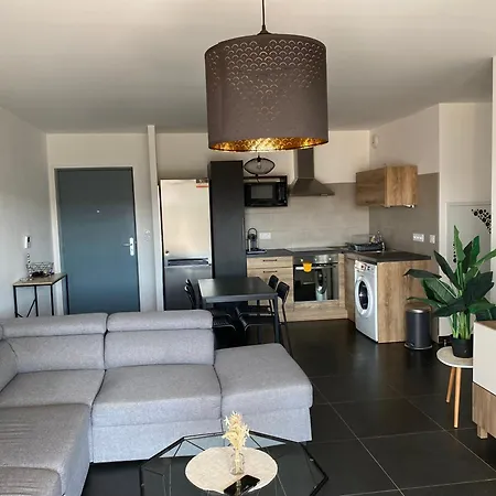 J2 Apartment *